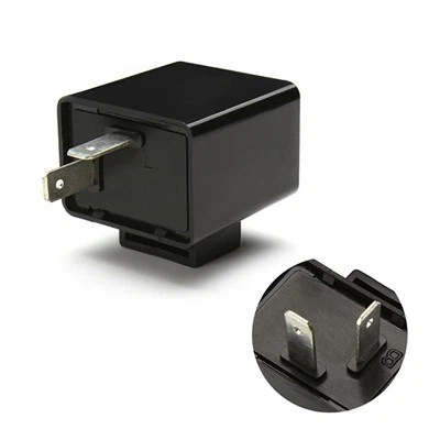 Come posso verificare se il relè delle frecce di emergenza della mia moto fun...